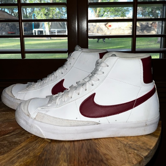 Women’s Nike Blazer High Top Sneaker White/Burgundy - Picture 4 of 6